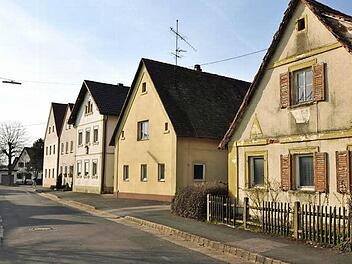 Die Bamberger Straße in Neuses. Bei der Dorferneuerung soll die Siedlungsstruktur erhalten bleiben.  Foto: Thomas Büttner