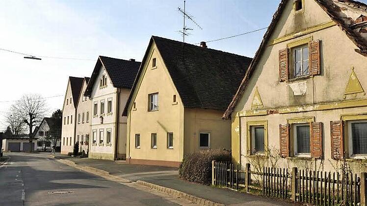 Die Bamberger Straße in Neuses. Bei der Dorferneuerung soll die Siedlungsstruktur erhalten bleiben.  Foto: Thomas Büttner