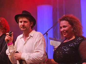 "Spinnich" mit Frontmann Frank "Katsche" Greier, und Natascha "Wally" Wallace .  Foto: Manfred Mellenthin