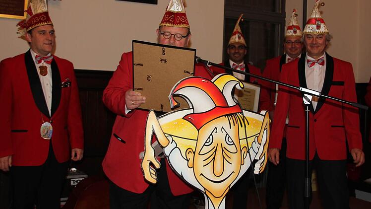 Die Kronacher Narren haben drei neue Elferräte. Das Bild zeigt (von links): die Präsidenten Martin Panzer und Uli Böhm sowie die Elferräte Parag Shah, Christian Mitter und Mattias Pfeifer.