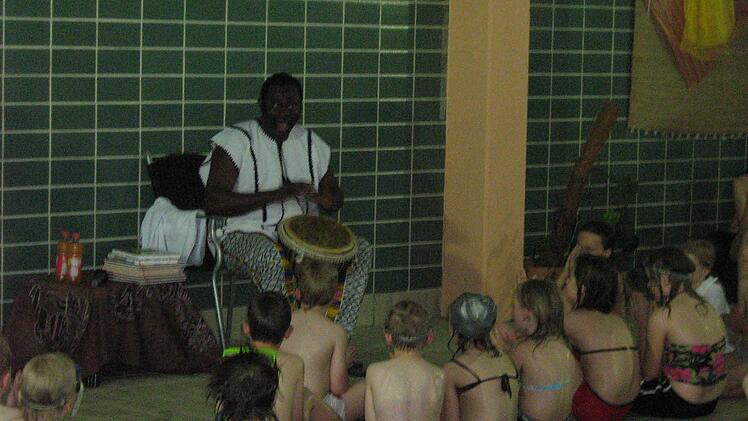 Ein Foto zeigt einen König von Ghana in Aktion