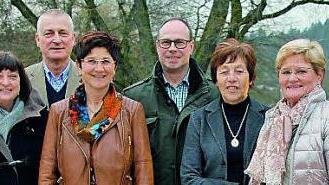 Gruppenbild mit einigen der für 40-jährige Mitgliedschaft Geehrten (von links): Irene Schumm, Achim Wellhöffer, Heidemarie Müller-Velten, Hedwig Mathieu-Vogl, Vorstandsvorsitzender Klaus Lachmann (kein Jub.), Barbara Dursch, Rainer-Hildebrand Jackwirth, Elisabeth Kropp, Karin Stader, Hansjörg Müller-Velten, Erhard Kropp  Foto: Christian Hartmann