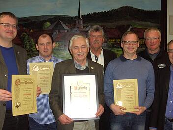 Ehrungen standen beim Musikverein Wittershausen an (von links): Christian Sell, Martin Wüscher, Albrecht Sell, Kurt Weigand, Alexander Sell, Gerhard Sell und Hubert Büchner.  Foto: Udo Sell