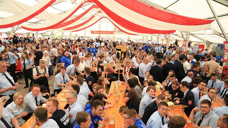 Im Festzelt Foto: Franz Galster