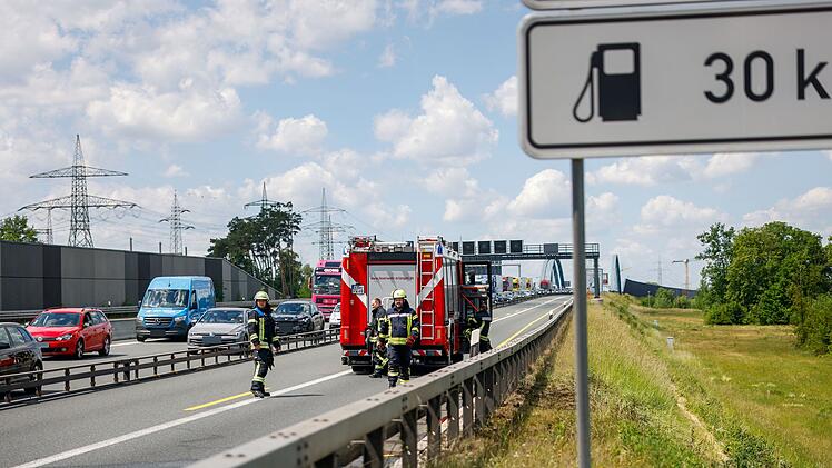 A3 bei Erlangen: Flächenbrand sorgt für Sperrung