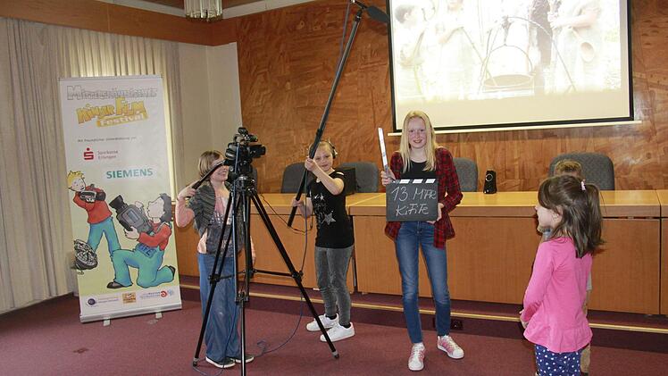 Lily, Lea, Kim, Lars und Carina aus Hemhofen drehten in den Osterferien einen Film über eine geheimnisvolle Zeitreise. Foto: privat