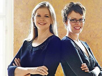 Die Sopranistin Betsy Horne (links) und die Mezzosopranistin Hayley Sugars sind die Solistinnen am Montag beim Sinfoniekonzert. Foto: Andrea Kremper