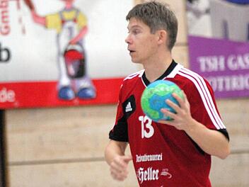 Spielertrainer Ingo Kundmüller hauchte den Handballern der Turnerschaft Herzogenaurach neues Leben ein. Foto: herzopress