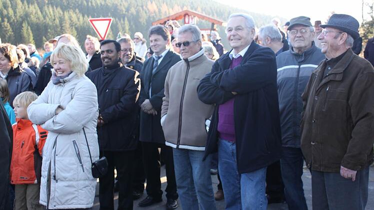 Auch der ehemalige Bürgermeister Alfred Schaden (vorne, mit lila Pullover) gehörte zu den Gästen. Foto: Veronika Schadeck