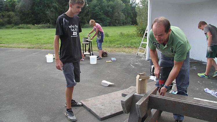 Arbeitseinsatz auf der Skateranlage in Stadtsteinach. Foto: Sonja Adam