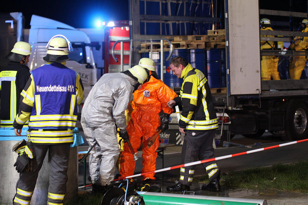 Gefahrgutaustritt auf Parkplatz an A6