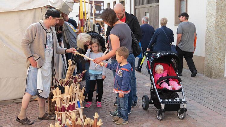 Markttreiben in Euerdorf. Foto: Doris Bauer