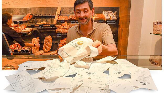 300 Kilo Papierm&uuml;ll pro Jahr mehr: B&auml;cker wie Alfred Seel aus Bamberg sind gegen die neue Bonpflicht.Ronald Rinklef
