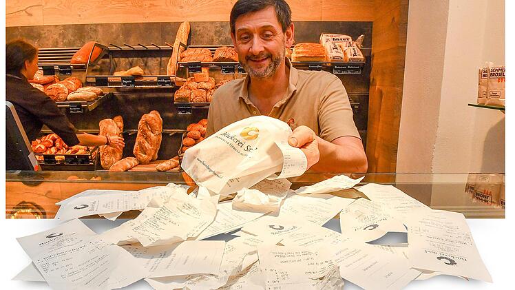 300 Kilo Papiermüll pro Jahr mehr: Bäcker wie Alfred Seel aus Bamberg sind gegen die neue Bonpflicht.Ronald Rinklef