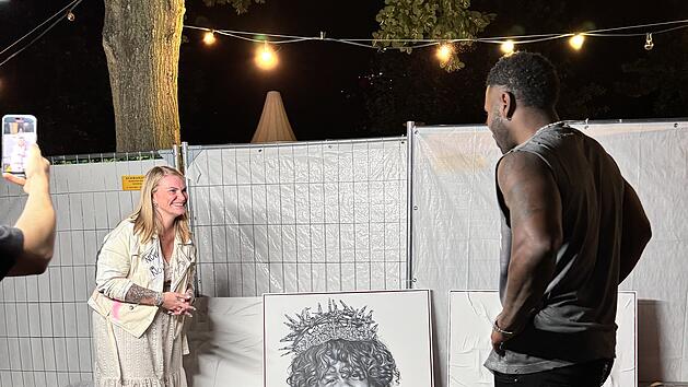 Erlangen: K&uuml;nstlerin hat gro&szlig;e &Uuml;berraschung f&uuml;r S&auml;nger Jason Derulo - "pl&ouml;tzlich bekam ich die Nachricht"