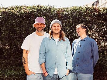 Die Sportfreunde Stiller (von links: Florian Weber, Peter Brugger und R&uuml;diger Linhof) feiern 30-Jahre-Bandjubil&auml;um.