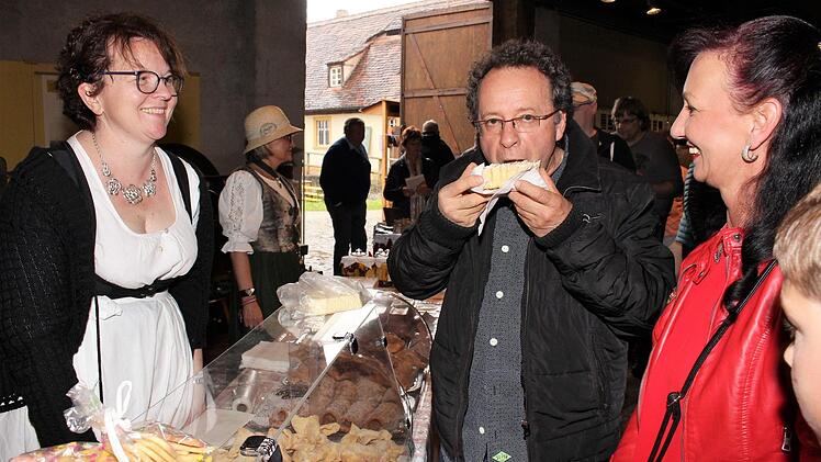Rosenküchle - am besten gleich reinbeißen!