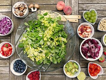 Ernährungstrends gibt es viele. Doch welcher ist der beste und einfachste? Lesen Sie hier eine mögliche Methode, mit der Sie Ihre Ernährung einfach gesünder gestalten können Symbolfoto: silviarita/pixabay