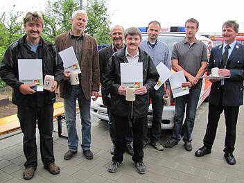 Die für 25 Dienstjahre Geehrten von der Hainerter Feuerwehr (von links): Klaus Seelmann, Alexander Böhner, Günther Schwemmlein, Stefan Weinig, Michael Böhner, Peter Müller und Robert Finster. Foto: Leo Maag