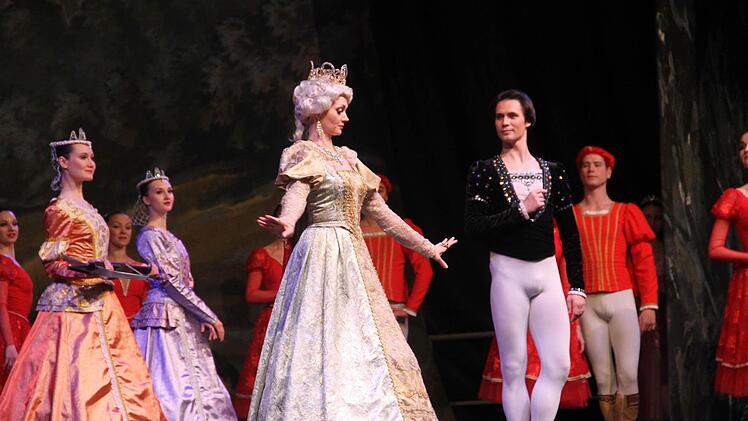 Das Klassische Russische Ballett aus Moskau begeisterte mit der Inszenierung des klassischen Balletts Schwanensee.