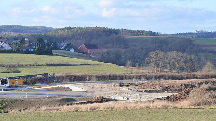 Baustelle mit Vesteblick: 22,7 Millionen Euro kostet der Neubau einer Umgehung für die Kreisstraße CO 13 bei Ebersdorf. Foto: Rainer Lutz