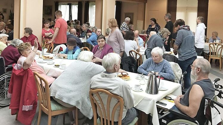 Rund 180 Senioren aus Kulmbacher Einrichtungen kehrten in Himmelkron ein und genossen einen netten Nachmittag. Foto: privat