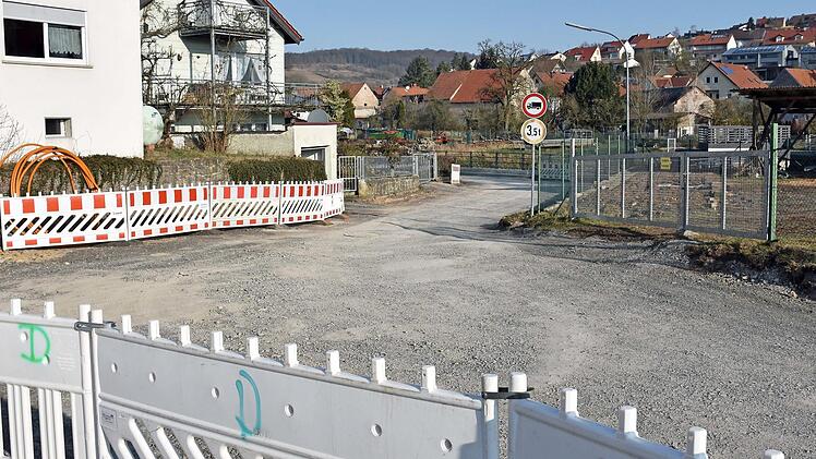 Die "ewige" Baustelle in der Rinngasse in Wülflingen hat für Unmut gesorgt. "Sobald es das Wetter zulässt, geht es endlich weiter", versprach Bürgermeister Günther Werner in der Bürgerversammlung. Foto: Ulrike Langer