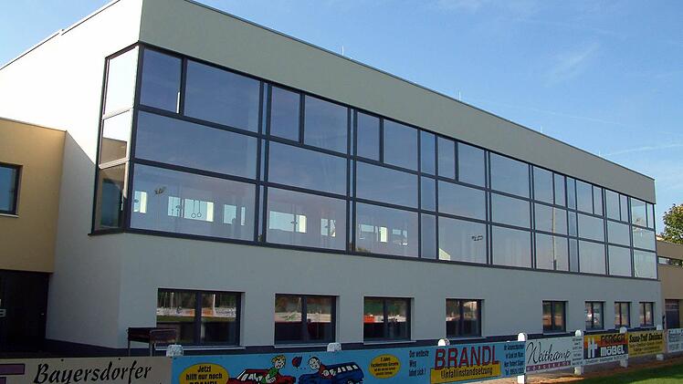 Wie viele kommerzielle Veranstaltungen verträgt die sanierte Sander Turnhalle? Drei im Jahr meint der Gemeinderat.  Foto:  ab