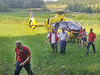 Der Rettungshubschrauber "Christoph 20" ist am Unglücksort bei Bärnfels gelandet.  Foto: Bergwacht Forchheim