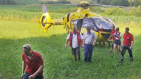 Der Rettungshubschrauber "Christoph 20" ist am Unglücksort bei Bärnfels gelandet.  Foto: Bergwacht Forchheim