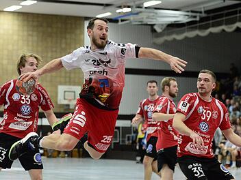 Vilim Leskovec (am Ball) bewies beim ersten Saisonsieg des HSC mit acht Treffern große Durchschlagskraft. Foto: Anand Anders