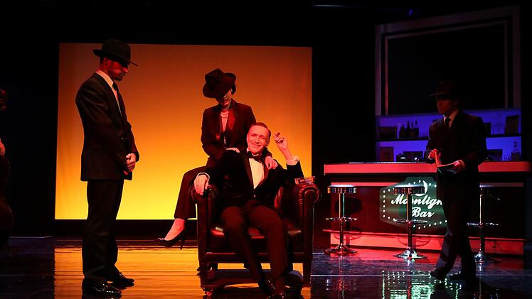 Die Frank-Sinatra-Revue "Fly me to the Moon" feierte Premiere in der Coburger Reithalle.Foto: Henning Roschenbusch