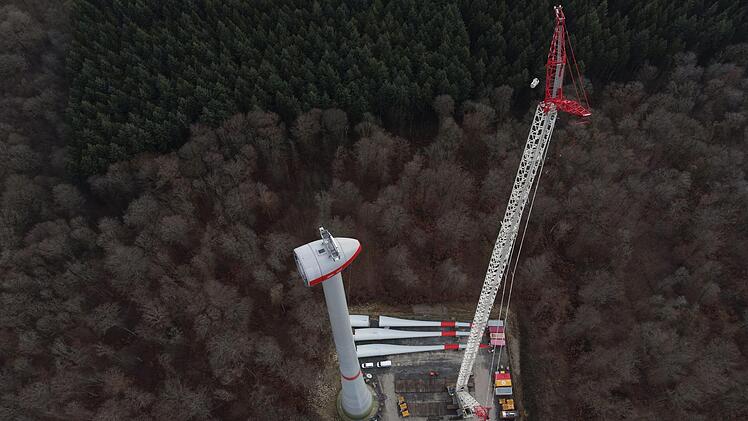 Für das nördllichste Windrad sind die Rotorblätter bereits geliefert, weitere Transporte folgen demnächst.