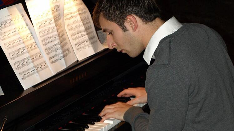 Das Motiv "In the Christmas Tree" aus Tschaikowskis Nussknacker-Suite interpretierte Michael Schorr am Klavier. Fotos: Wolfgang Ortloff