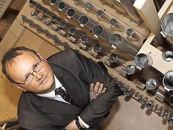 Georg Hagel im Orgelgehäuse der Basilika Vierzehnheiligen Foto: p