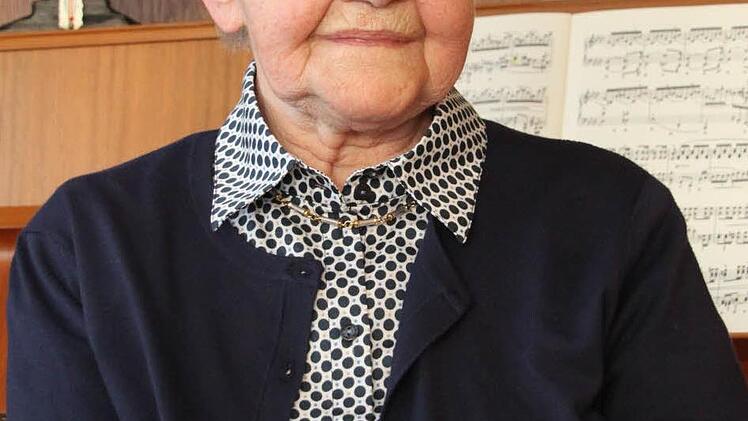 Ida Schelhorn blickt auf ihr Leben zurück. Drei Kinder und Enkel Christoph gehören dazu. Fotos: Lisa Kieslinger