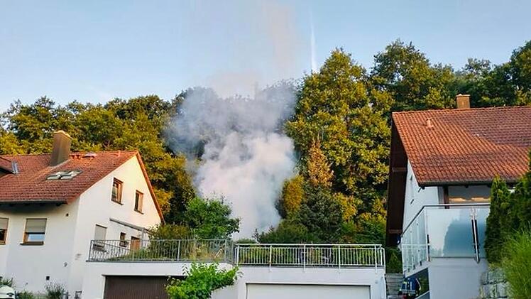 Hallstadt: Schwarze Rauchwolke - Brand verursacht "massive Rauchentwicklung"