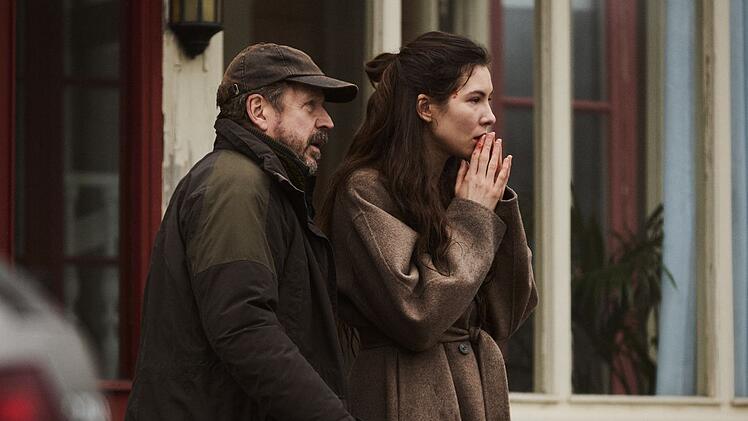 Valter (Johan Hedenberg) und Lejla (Léonie Vincent) geben ihr Bestes, um das verschwundene Mädchen aufzuspüren.