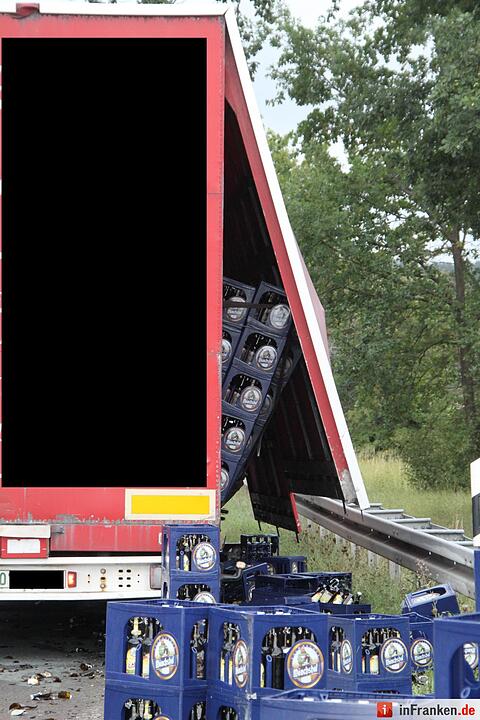 Bierlaster verliert 200 Kästen bei Kulmbach