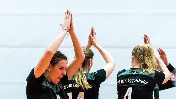 Die Volleyballerinnen der DJK Eggolsheim feierten den Bezirksliga-Aufstieg mit dem ber&uuml;hmten "Haka"-Tanz. Andreas Klupp