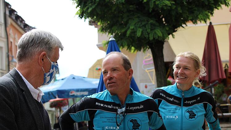 Markus Frommlet und Ute Jansen im Gespräch mit 2. Bürgermeister Jürgen Pfister (links) Foto: Ulrike Müller