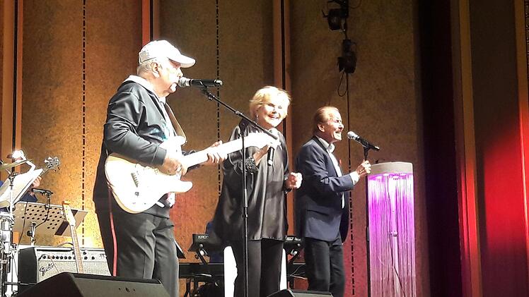 Sie kennen sich schon seit vielen Jahren: (von links) Graham  Bonney, Peggy March und Michael Holm.