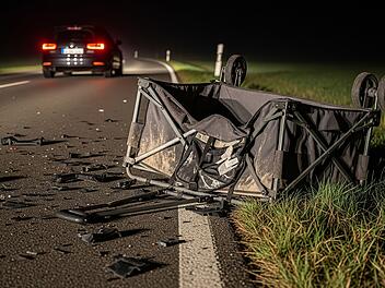 Kurioser Unfall im Kreis Ansbach: Bollerwagen zerstört Auto