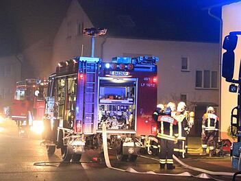 Ein Schmorbrand im Keller eines Strullendorfer Mehrfamilienhauses ging am Neujahrsmorgen glimpflich ab. Foto: News5/Merzbach