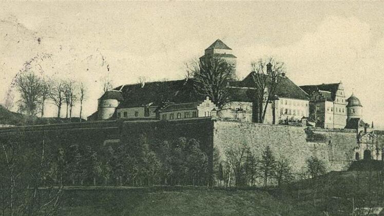 Fast 140 Jahre ist dieses Foto von der Festung Rosenberg, die einst nordöstlicher Eckpfeiler des Fürstbistums Bamberg war, bereits alt.  Repro: Stadtarchiv Kronach