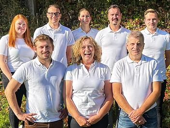 Die neue Vereinsleitung des SV Ramsthal: (vorne von links) Vorsitzender Jan Gawlik, Anja Langbroek und Udo Schaub. (Hinten von links) Jana Langbroek (Beisitzerin), Tim Söder (Schriftführer), Carolin Sittler (Kassierin), Mirko Kaiser (Kassier) und Jonas Metzler (Beisitzer).
