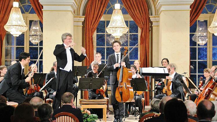 Der Saal feiert Maximilian Hornung. Foto: Werner Vogel