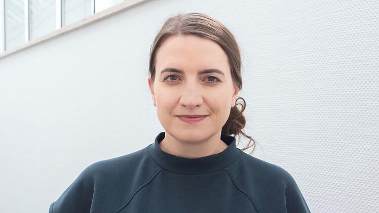 Mareike Aden ist seit 1. Januar 2025 Korrespondentin im ARD Studio London. F&uuml;r die "Weltspiegel Doku: Gro&szlig;britannien: Die Brexit-Erben - Uns reicht's!" hat sie unter anderem eine Punkband auf ihrer ersten Europa-Tournee begleitet.