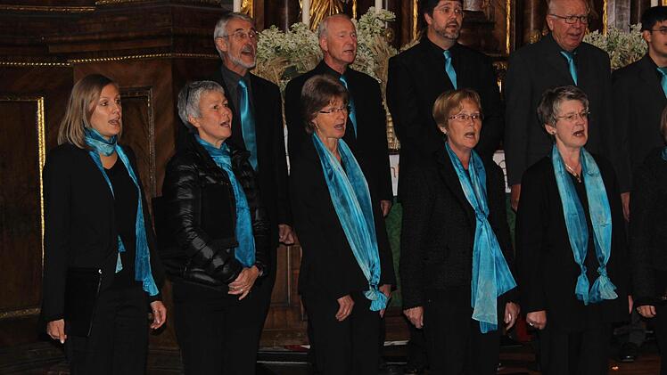 Der Neue Chor aus Heroldsbach bei seinem Auftritt in WeißenoheFotos: fra-press