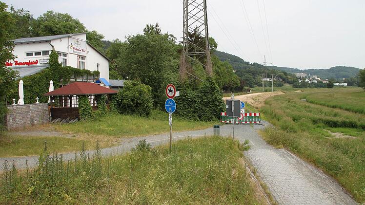 Die Spur des bewaffneten Lidl-Räubers haben Personensuchhunde der Polizei bis in Höhe der Gastwirtschaft "Hähnchenwirt" verfolgt. Foto: Alexander Hartmann